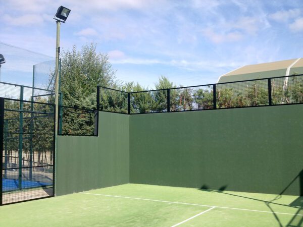 Paddle court wall