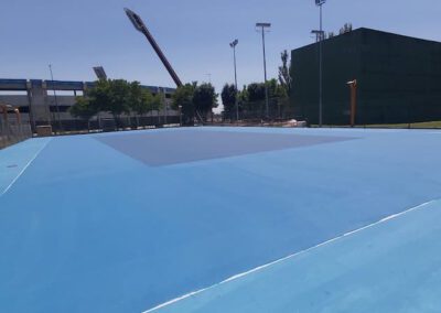 Reparación de pavimento y aplicación de resinas en pistas de tenis en León